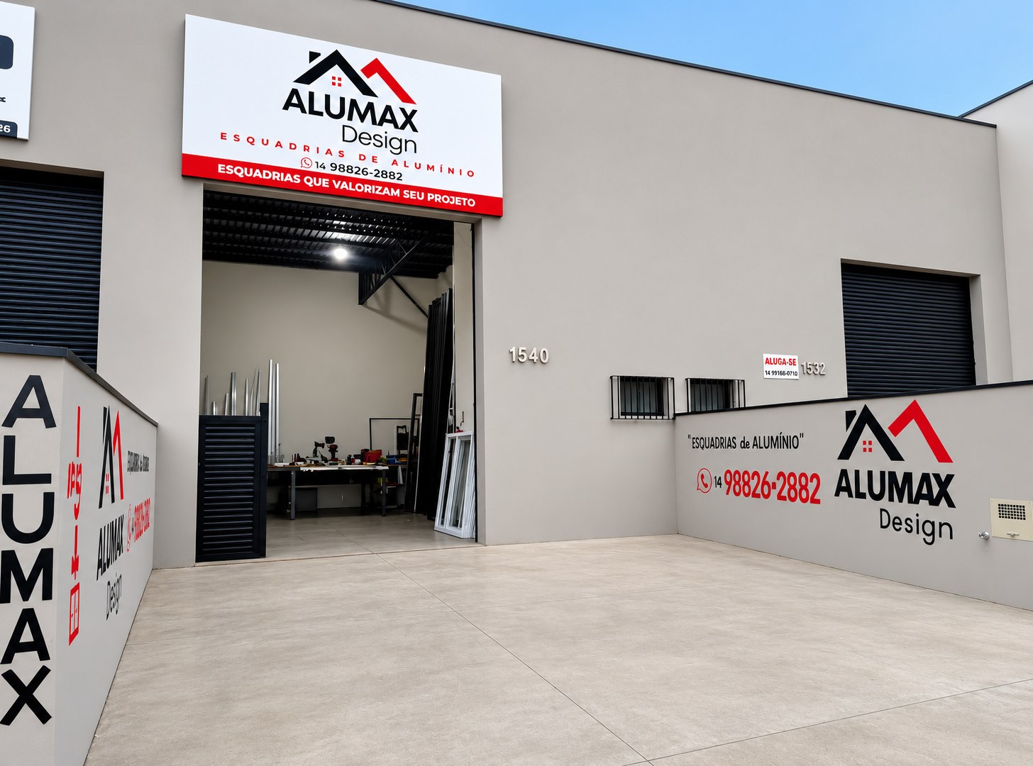 Entrada e oficina da Alumax Design em Marília/SP